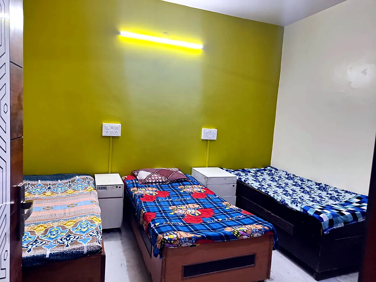 Double room beds at PG for Girls in Rohini