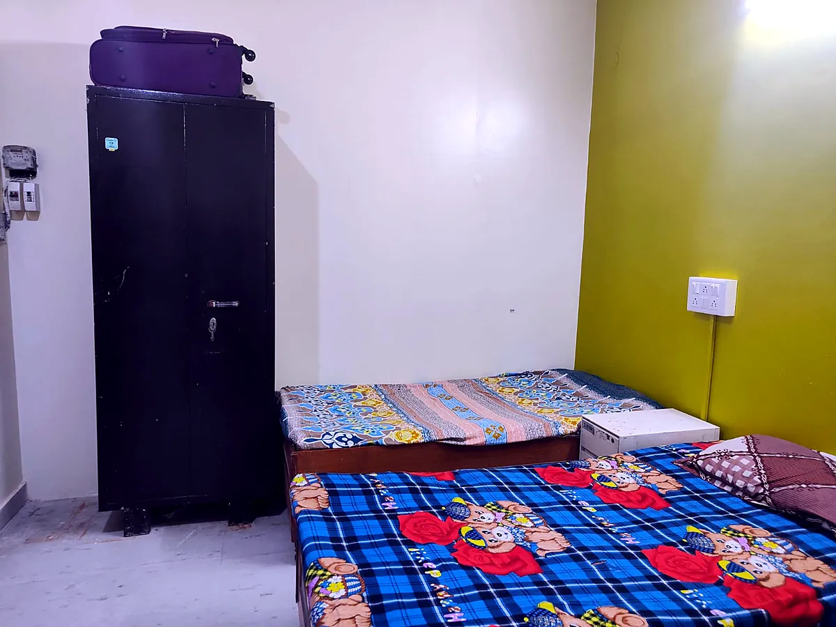 Double room with almirah at PG for Girls in Rohini
